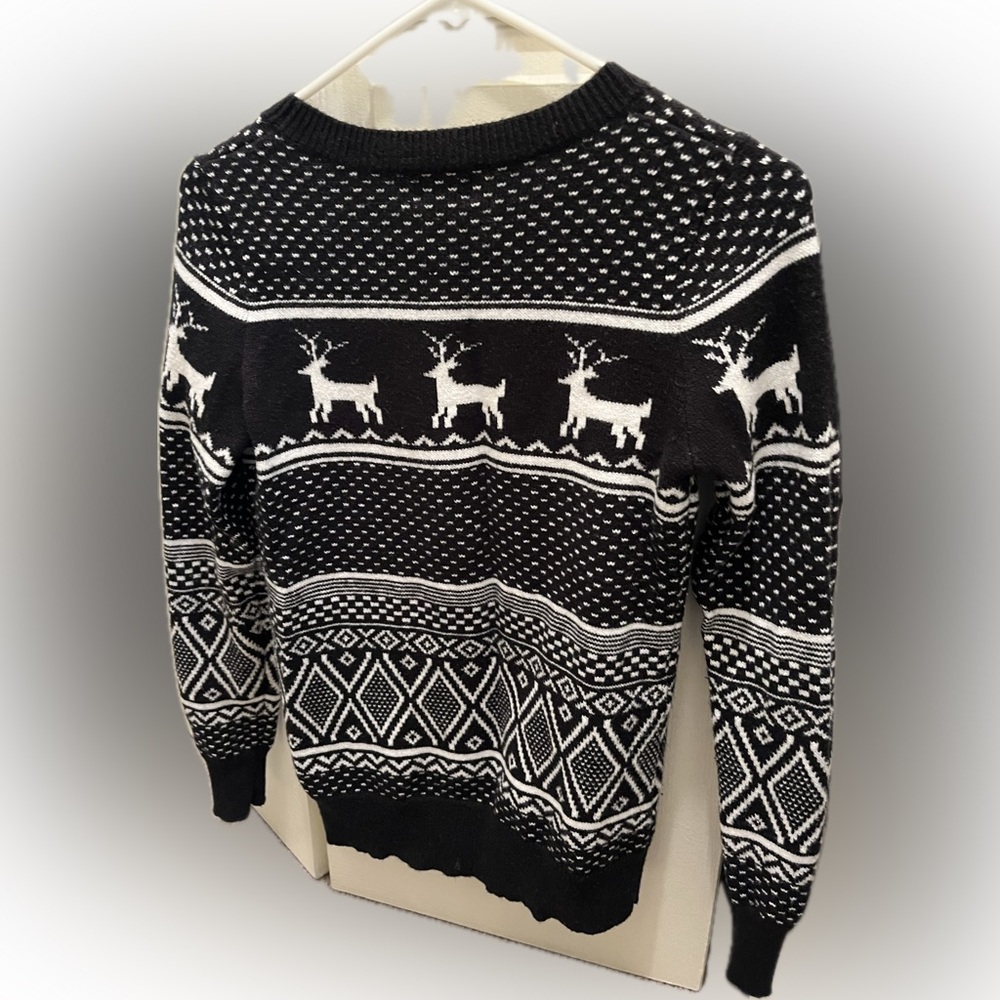 Black and White Old Navy Sweater Size Small - EUC - Picture 2 of 5